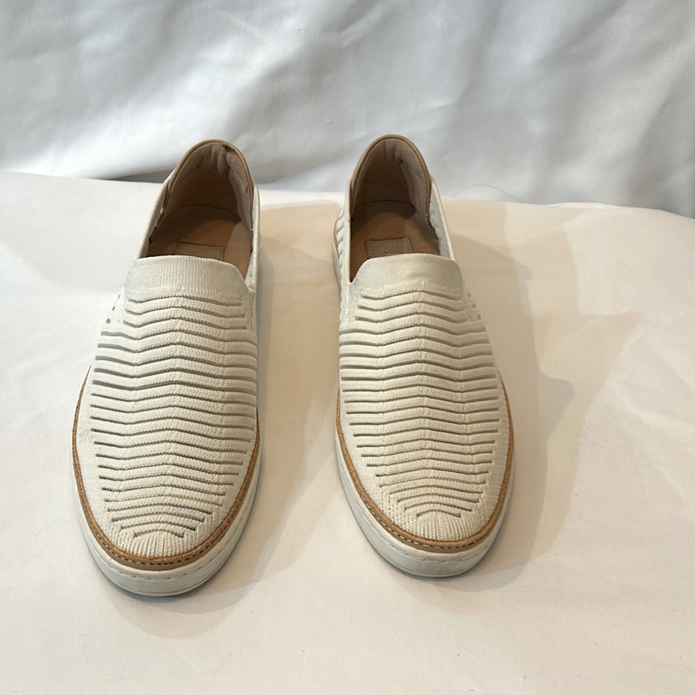 UGG Sammy slip ons